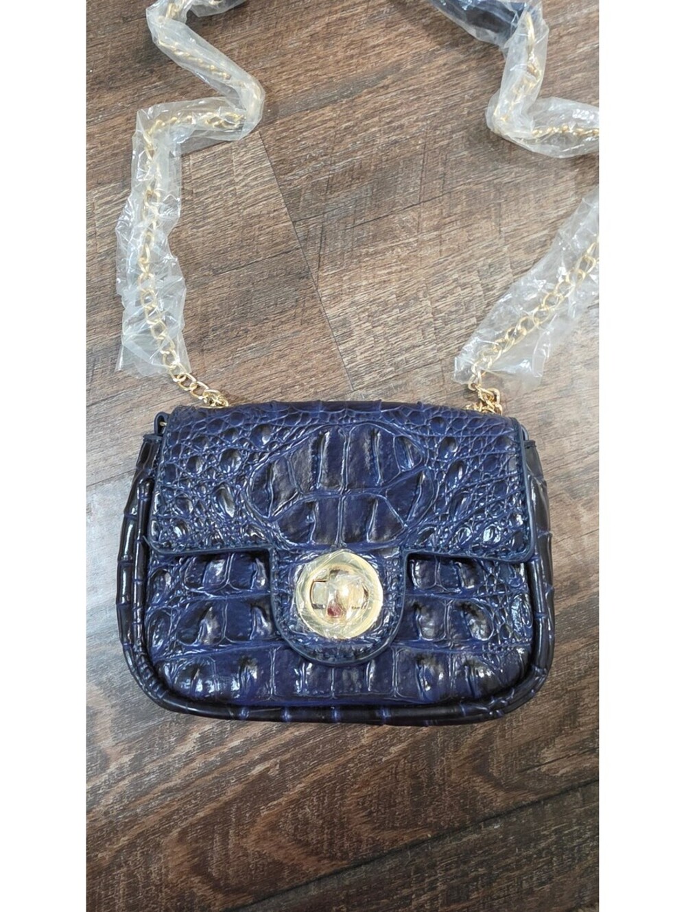 Elegant Navy Blue Croc-Embossed Faux Leather Crossbody Bag with Gold Chain